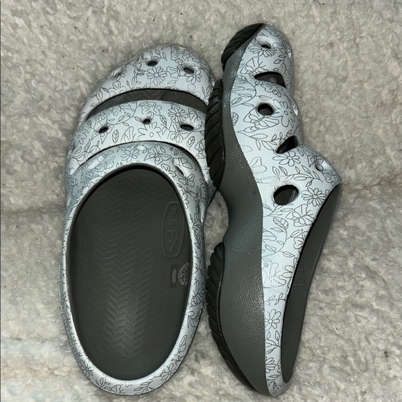 NEW 🆕 Keen Gray Sandals Comfortable and Durable - Picture 3 of 6
